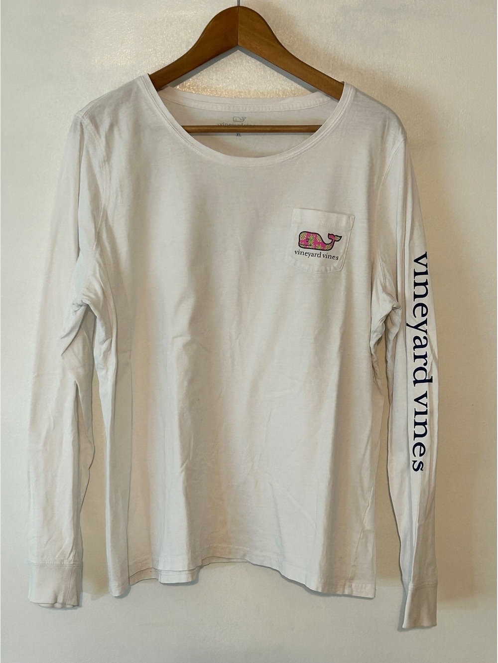 Vineyard Vines White Long Sleeve T-Shirt with Pineapple Whale Logo XL